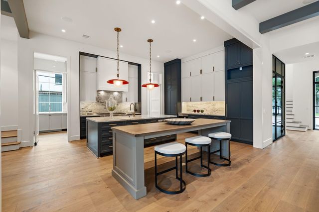827 Rocky River Road, Houston, TX 77056