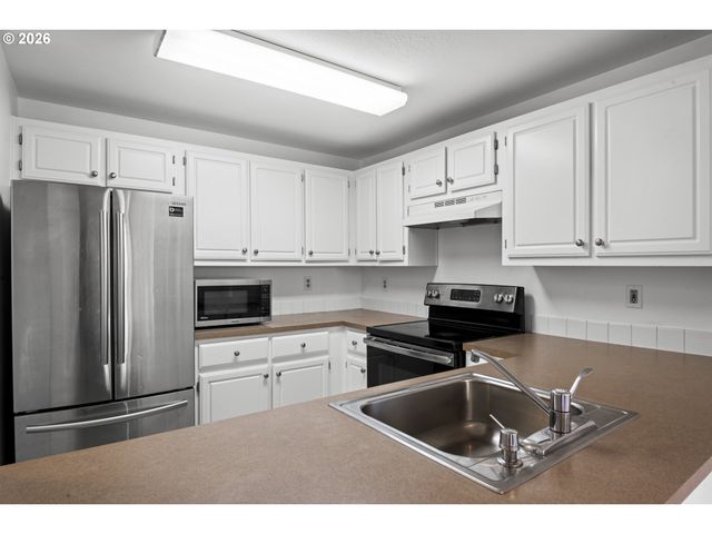 17516 Nw SPRINGVILLE Rd B7, Portland, OR 97229
