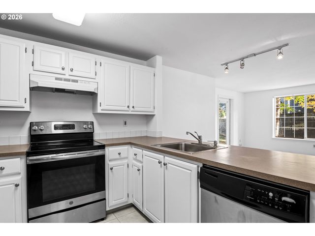 17516 Nw SPRINGVILLE Rd B7, Portland, OR 97229