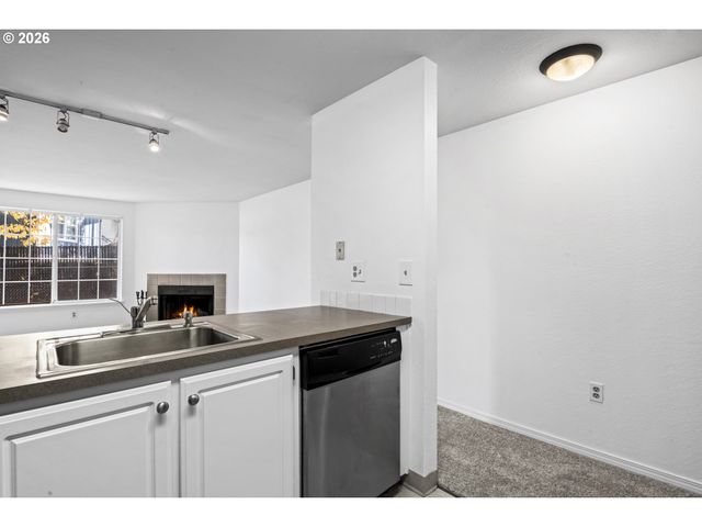 17516 Nw SPRINGVILLE Rd B7, Portland, OR 97229