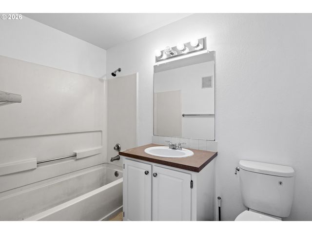 17516 Nw SPRINGVILLE Rd B7, Portland, OR 97229