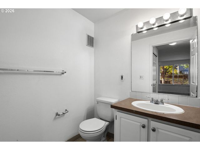 17516 Nw SPRINGVILLE Rd B7, Portland, OR 97229