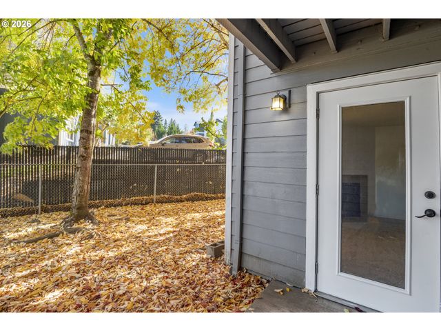 17516 Nw SPRINGVILLE Rd B7, Portland, OR 97229