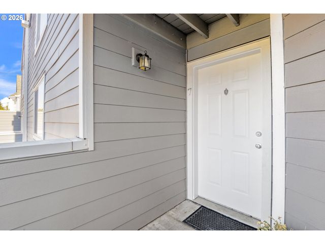 17516 Nw SPRINGVILLE Rd B7, Portland, OR 97229