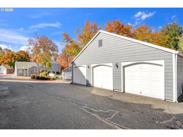 17516 Nw SPRINGVILLE Rd B7, Portland, OR 97229