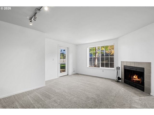 17516 Nw SPRINGVILLE Rd B7, Portland, OR 97229