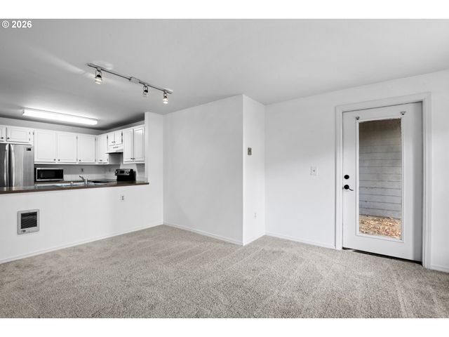 17516 Nw SPRINGVILLE Rd B7, Portland, OR 97229