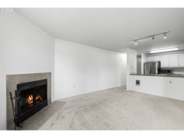 17516 Nw SPRINGVILLE Rd B7, Portland, OR 97229