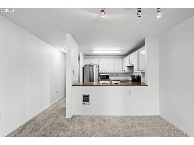 17516 Nw SPRINGVILLE Rd B7, Portland, OR 97229