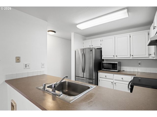 17516 Nw SPRINGVILLE Rd B7, Portland, OR 97229