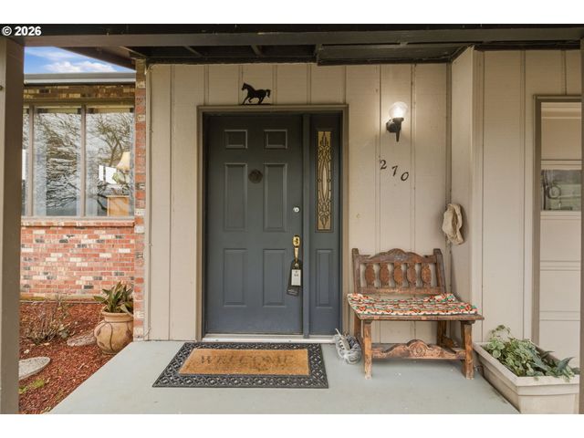 270 GLENWOOD Ct, Roseburg, OR 97471