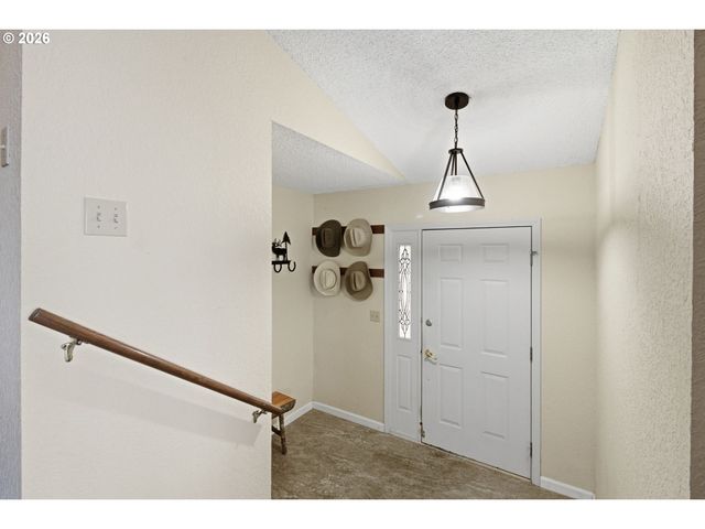 270 GLENWOOD Ct, Roseburg, OR 97471