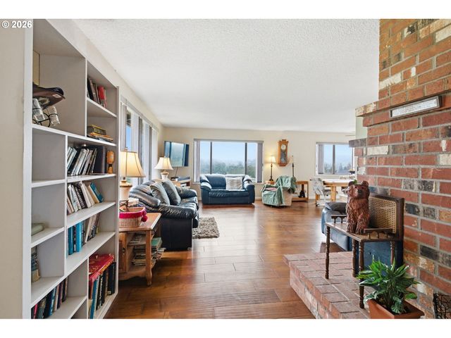 270 GLENWOOD Ct, Roseburg, OR 97471