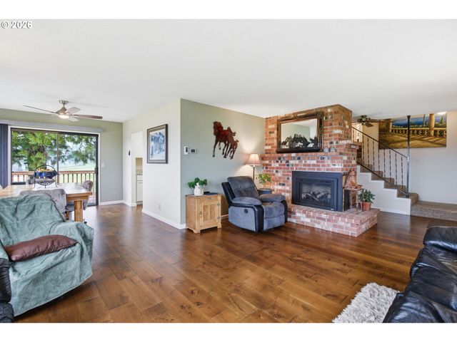 270 GLENWOOD Ct, Roseburg, OR 97471