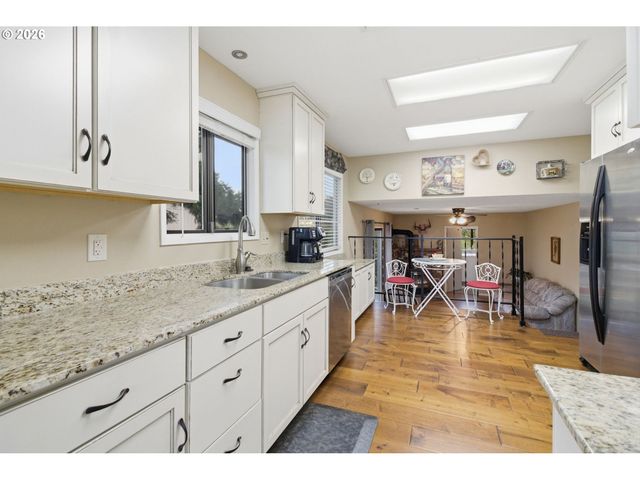 270 GLENWOOD Ct, Roseburg, OR 97471