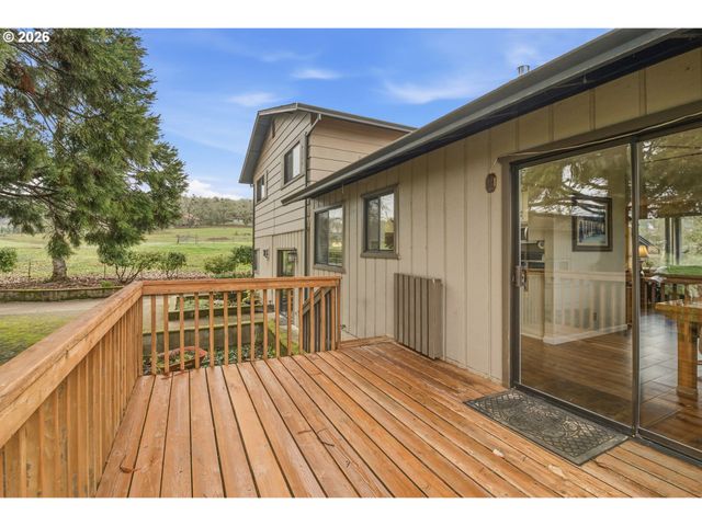 270 GLENWOOD Ct, Roseburg, OR 97471