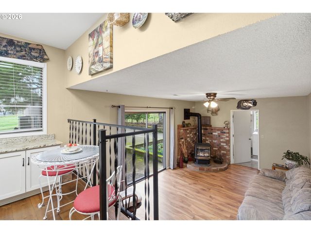 270 GLENWOOD Ct, Roseburg, OR 97471