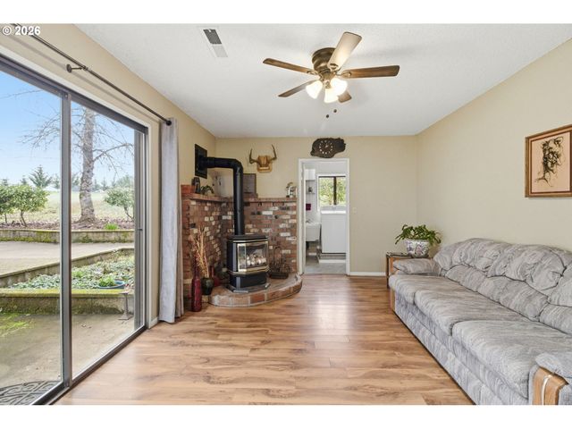 270 GLENWOOD Ct, Roseburg, OR 97471