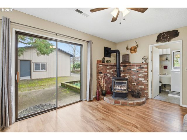 270 GLENWOOD Ct, Roseburg, OR 97471