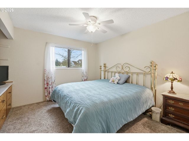 270 GLENWOOD Ct, Roseburg, OR 97471