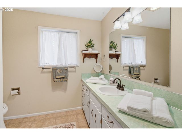 270 GLENWOOD Ct, Roseburg, OR 97471