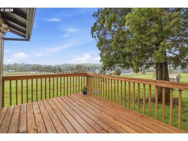 270 GLENWOOD Ct, Roseburg, OR 97471