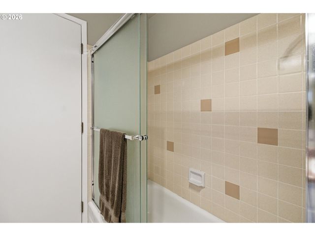 270 GLENWOOD Ct, Roseburg, OR 97471