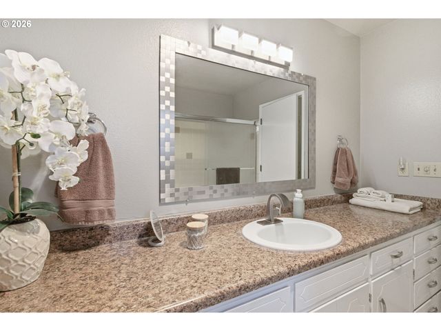 270 GLENWOOD Ct, Roseburg, OR 97471