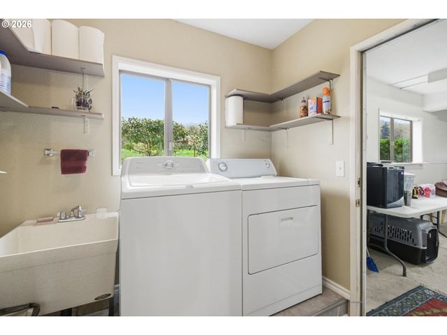 270 GLENWOOD Ct, Roseburg, OR 97471