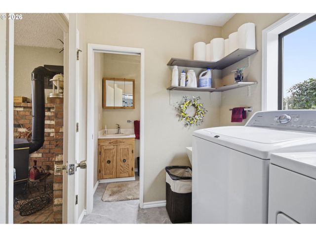 270 GLENWOOD Ct, Roseburg, OR 97471