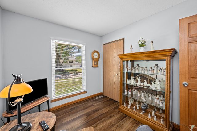 3524 W Columbia Avenue, Davenport, IA 52804