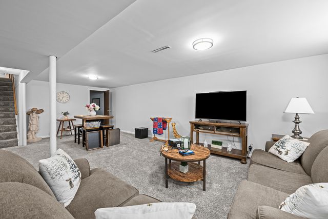 3524 W Columbia Avenue, Davenport, IA 52804