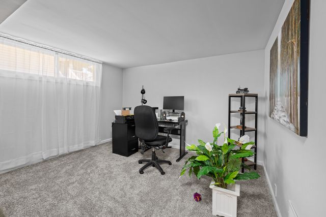 3524 W Columbia Avenue, Davenport, IA 52804