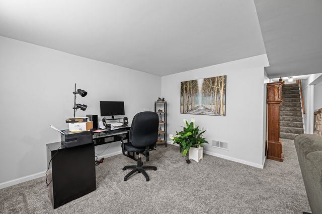 3524 W Columbia Avenue, Davenport, IA 52804