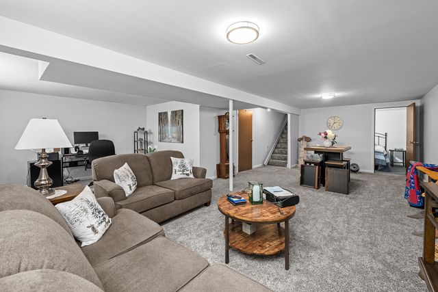 3524 W Columbia Avenue, Davenport, IA 52804