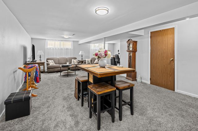 3524 W Columbia Avenue, Davenport, IA 52804