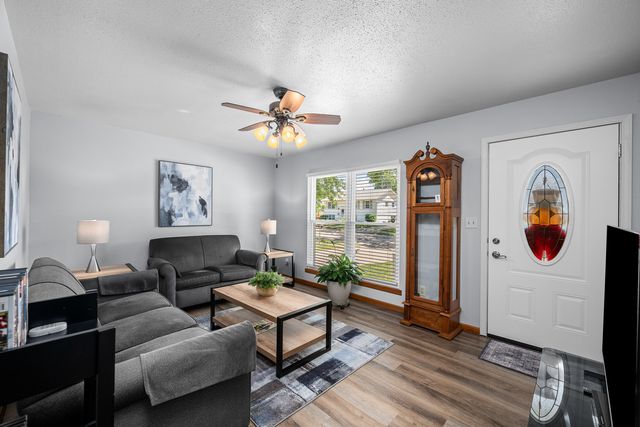 3524 W Columbia Avenue, Davenport, IA 52804