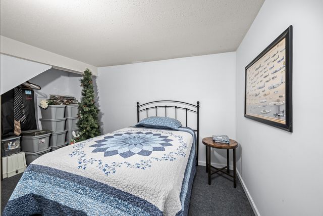 3524 W Columbia Avenue, Davenport, IA 52804