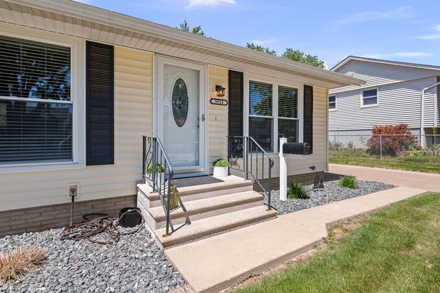 3524 W Columbia Avenue, Davenport, IA 52804