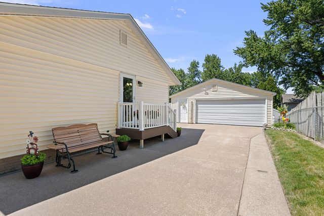 3524 W Columbia Avenue, Davenport, IA 52804