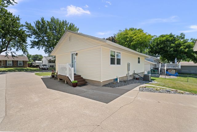 3524 W Columbia Avenue, Davenport, IA 52804