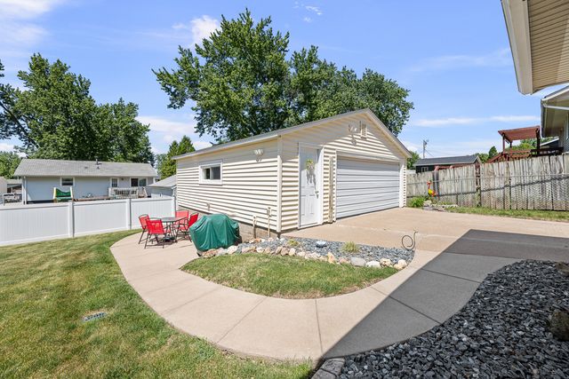 3524 W Columbia Avenue, Davenport, IA 52804