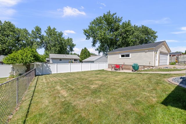3524 W Columbia Avenue, Davenport, IA 52804