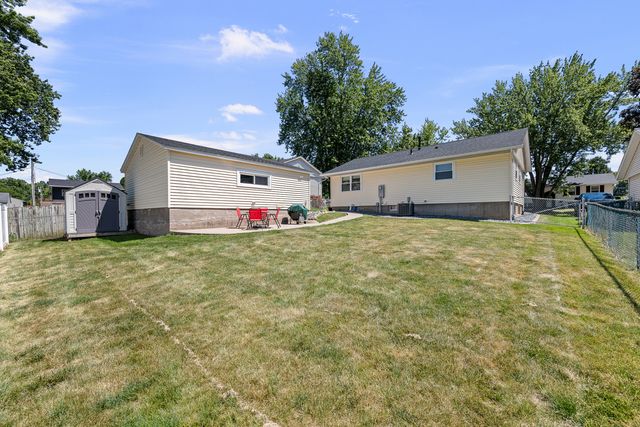3524 W Columbia Avenue, Davenport, IA 52804