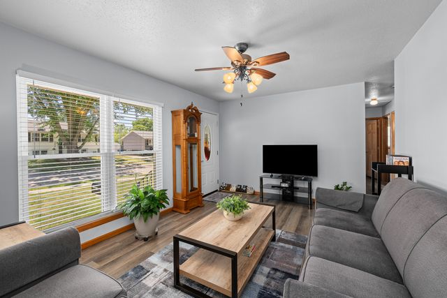 3524 W Columbia Avenue, Davenport, IA 52804