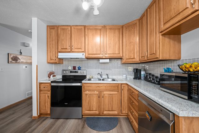 3524 W Columbia Avenue, Davenport, IA 52804