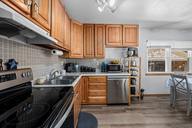 3524 W Columbia Avenue, Davenport, IA 52804