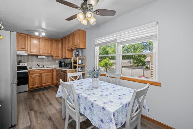 3524 W Columbia Avenue, Davenport, IA 52804