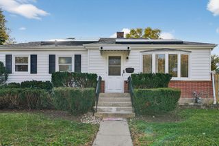 288 N Lincoln Avenue, Mundelein, IL 60060