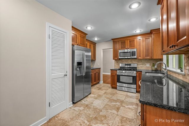824 Skyline Drive, Barrington, IL 60010